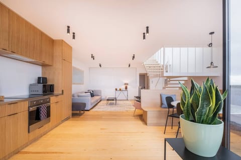 Apartment, 3 Bedrooms, Balcony, City View | Living room