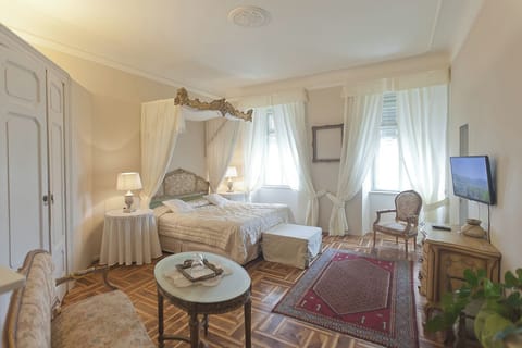 Deluxe Double Room, Sea View | In-room safe, laptop workspace, free WiFi