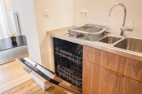 Apartment, 1 Bedroom, Balcony, Garden View | Interior