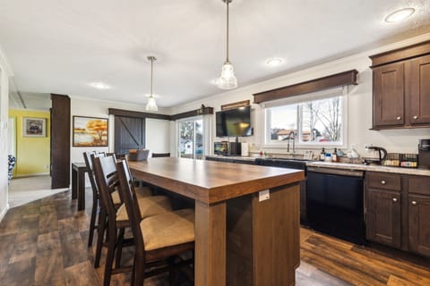 Indoors, Kitchen, Building, Dining Room, Dining Table