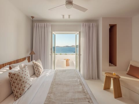 Deluxe Double with Outdoor Hot tub and Panoramic Sea View | Soundproofing, free cribs/infant beds, free WiFi, bed sheets