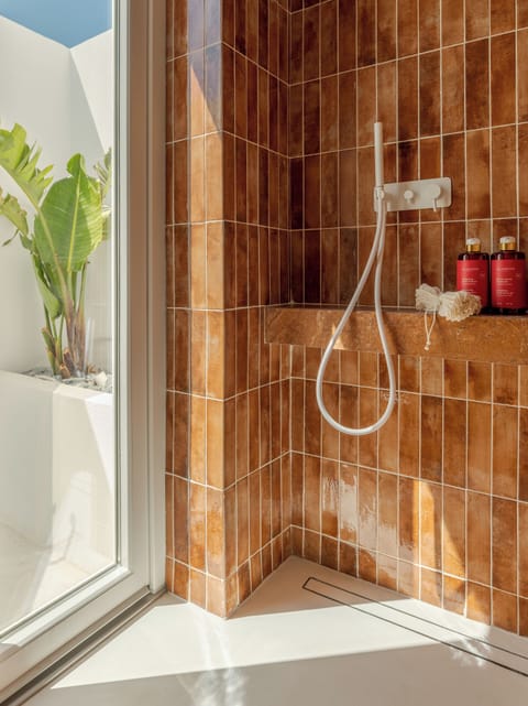 Deluxe Double with Outdoor Hot tub and Panoramic Sea View | Soundproofing, free cribs/infant beds, free WiFi, bed sheets