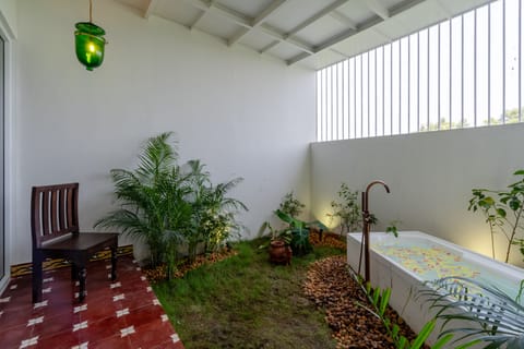 Traditional Room, Patio, Garden View | Bathroom | Separate tub and shower, towels, soap, shampoo