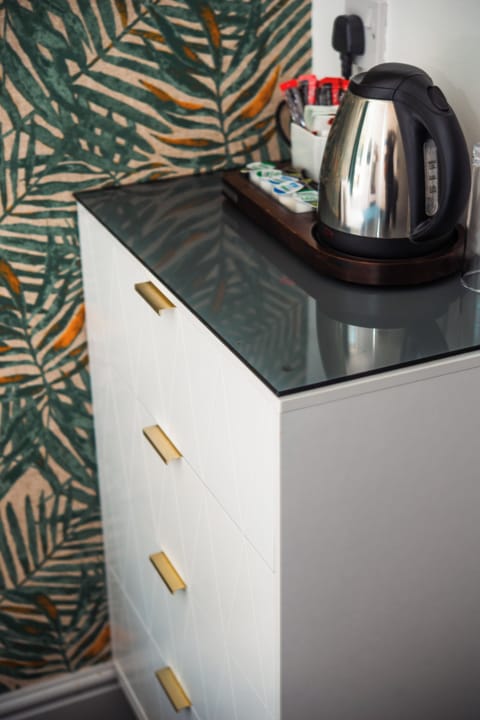 Single Room, Ensuite | Iron/ironing board, free WiFi, bed sheets