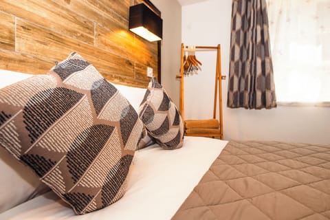 Double Room, Ensuite | Iron/ironing board, free WiFi, bed sheets