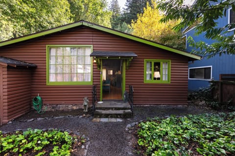 Welcome to Bay Tree Cottage! A Russian River classic - original wood siding and interiors.