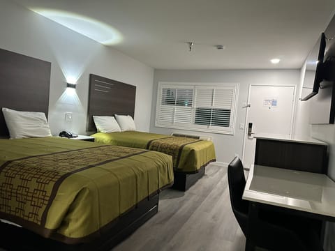 Deluxe Double Queen Room | Desk, laptop workspace, free WiFi