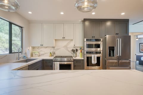 Fully equipped kitchen.