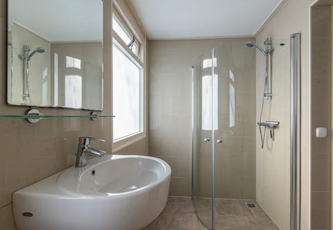 Bungalowpark Simpelveld - Delta 118 EEZZ Toilet and Bathroom