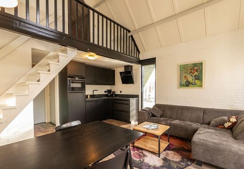 Bungalowpark Simpelveld – Delta 130 EEZZ Living room kitchen dining table