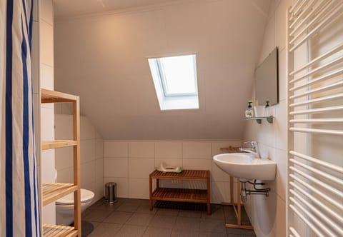 Bungalowpark Simpelveld – Delta 148 Toilet and Bathroom