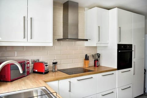 House | 4 bedrooms, Internet