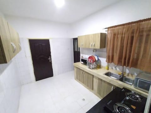 Family Apartment, Balcony, City View | Private kitchen | Fridge, microwave, oven, stovetop