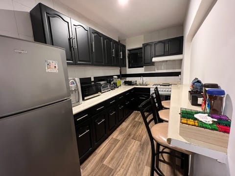 Apartment, 4 Bedrooms | Private kitchen | Toaster