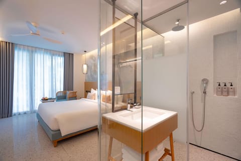 Superior Room, 1 King Bed | In-room safe, iron/ironing board, free cribs/infant beds, bed sheets