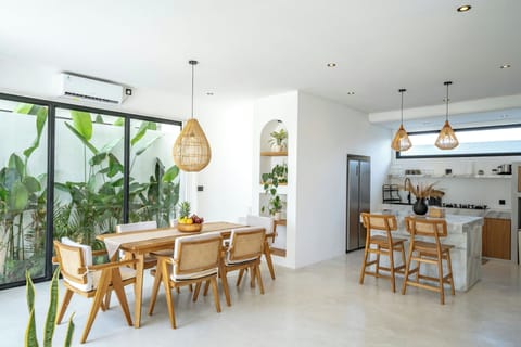 Villa, 2 Bedrooms, Private Pool | Dining room