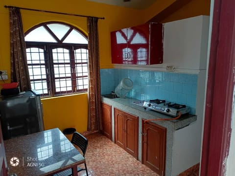 Comfort Apartment, Balcony, Garden View | Private kitchen | Full-size fridge, microwave, cookware/dishes/utensils