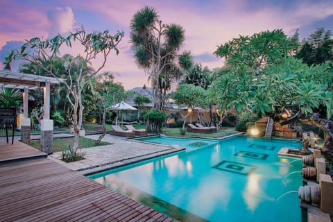 Outdoor pool, sun loungers