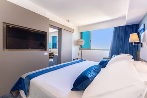 Suite for 2+2 - Hotel | Minibar, in-room safe, desk, soundproofing