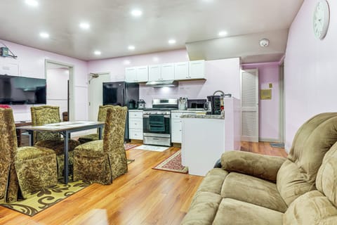 Apartment (2 Bedrooms) | Front of property