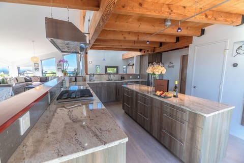 Let your inner chef run wild in this well appointed kitchen