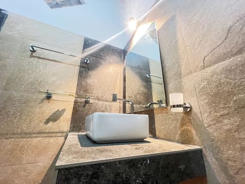 Deluxe Villa, Garden View | Bathroom | Shower, free toiletries, hair dryer, soap