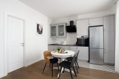 Deluxe Apartment, Balcony | Private kitchen