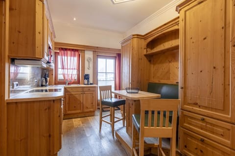 Apartment | Private kitchen | Cookware/dishes/utensils
