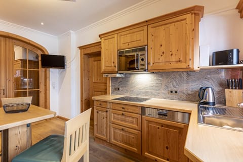Apartment | Private kitchen | Cookware/dishes/utensils