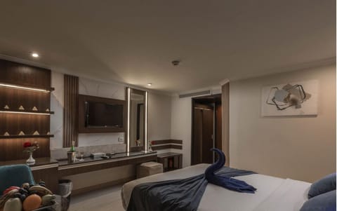 Comfort Double or Twin Room, River View | Minibar