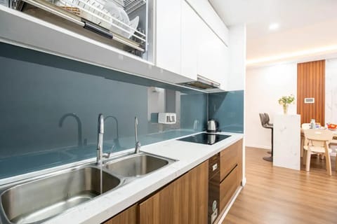 Deluxe Apartment, 2 Bedrooms, Balcony, City View | Private kitchen | Fridge, stovetop