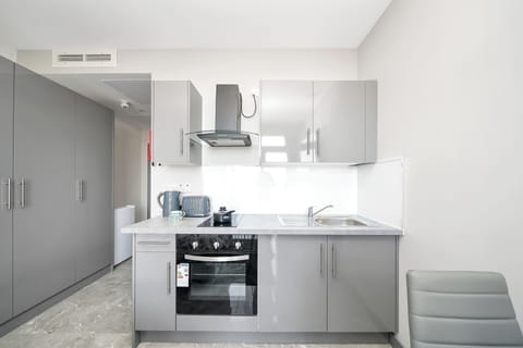 Apartment | Private kitchen | Fridge, oven, stovetop, electric kettle