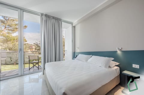 Classic Double Room, Balcony | Minibar, in-room safe, desk, free WiFi