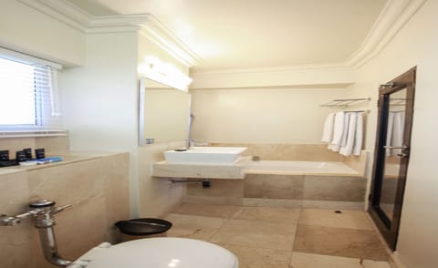 Deluxe Executive Family Suite - Sea Facing | Bathroom | Shower, hair dryer, towels