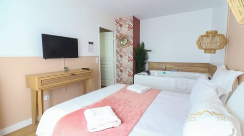 Deluxe Apartment, Garden View | Premium bedding, soundproofing, free WiFi, bed sheets