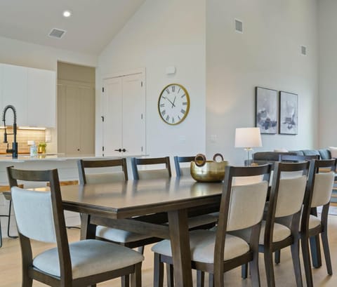 Where open spaces meet open mind. Cook, dine, and unwind all in one seamless, sunlit flow.