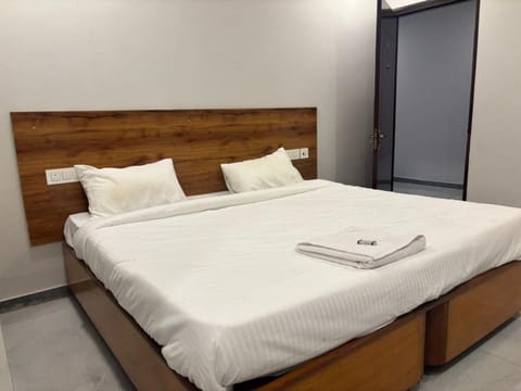 Deluxe Double Room, City View | Free WiFi, bed sheets