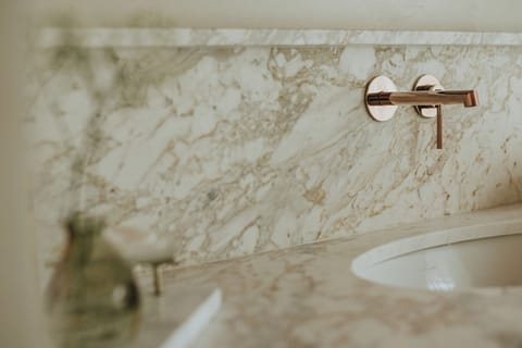 Deluxe Double Room, Garden View | Bathroom | Separate tub and shower, hair dryer, bathrobes, slippers