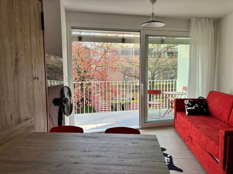 Studio, 1 Bedroom, Balcony | Living room