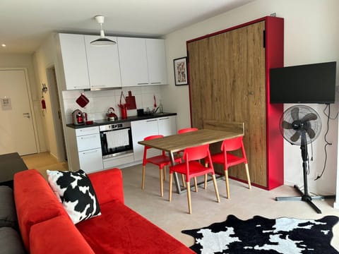 Studio, 1 Bedroom, Balcony | Living room