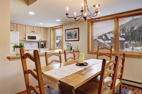 Dining room table right off of the kitchen.
