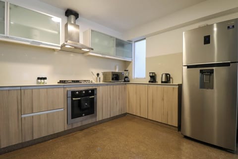 Deluxe Apartment, City View | Private kitchen