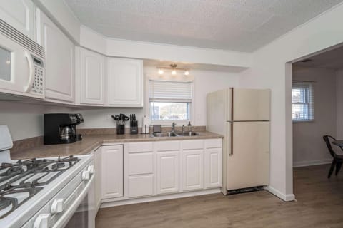 Apartment, Multiple Beds, Patio (Grand Elm Suites) | Private kitchen | Fridge, microwave, oven, stovetop