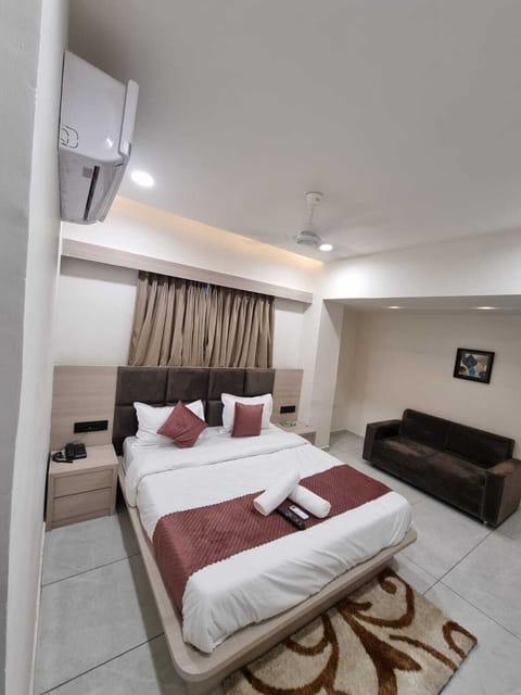 Deluxe Double Room, City View | Desk, free WiFi