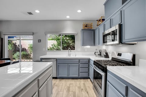 House (4 Bedrooms) | Interior