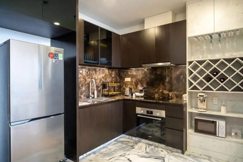 Deluxe Apartment, 1 Bedroom, City View | Private kitchen | Fridge, stovetop