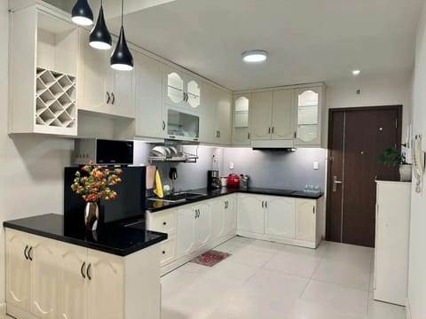 Deluxe Apartment, 2 Bedrooms, City View | Private kitchen | Fridge, stovetop