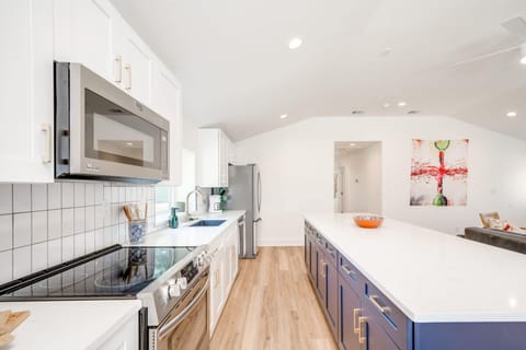 House | 3 bedrooms, desk, Internet