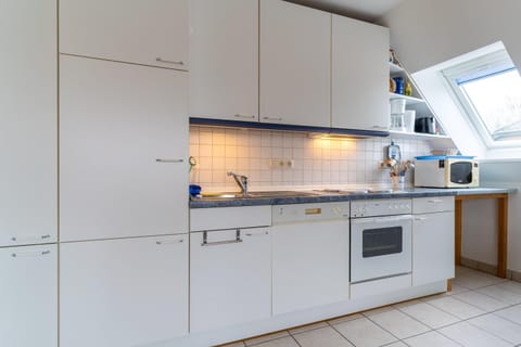 Apartment | Private kitchen | Electric kettle, toaster, cookware/dishes/utensils
