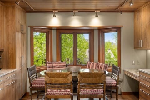 The breakfast nook located in the kitchen is a great spot for a quick and casual meal.
